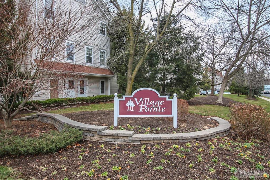 63 Prestwick Way in Edison, NJ - Foto de edificio