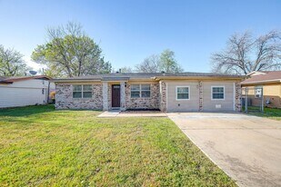 2101 Bettibart St in Fort Worth, TX - Building Photo