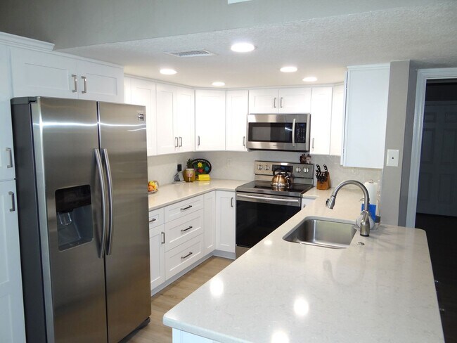 12498 143rd St in Largo, FL - Building Photo - Building Photo