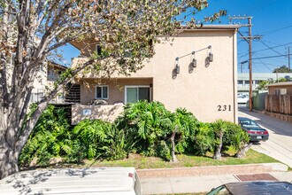 231 Justin Ave in Glendale, CA - Foto de edificio - Building Photo