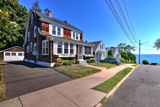 7 Roberts St in West Haven, CT - Building Photo - Building Photo
