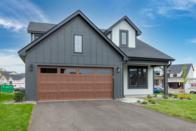 Canvas at Woodbury in Woodbury, MN - Building Photo - Building Photo