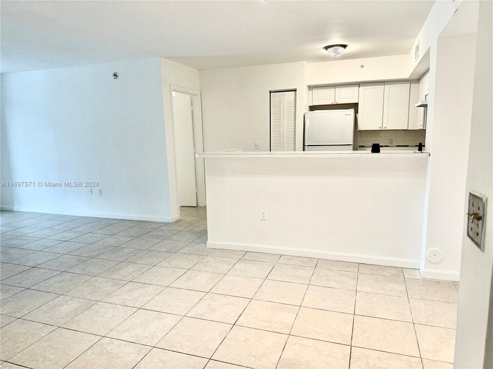 2011 Renaissance Blvd, Unit 103 in Miramar, FL - Building Photo