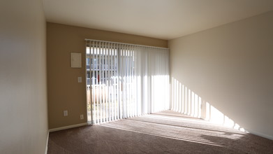 Metro Management - Tivoli Apartments in Columbus, OH - Building Photo - Interior Photo