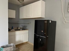 1440 NE 174th St in North Miami Beach, FL - Building Photo - Building Photo