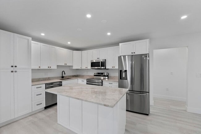 1279 Beach Rd in Riviera Beach, FL - Building Photo - Building Photo
