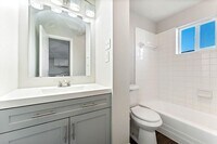 1016 E 7th St photo'