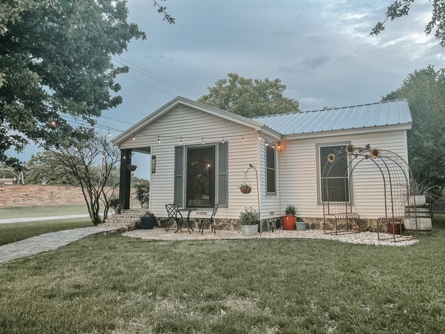 2020 Watauga Ct W in Fort Worth, TX - Building Photo - Building Photo