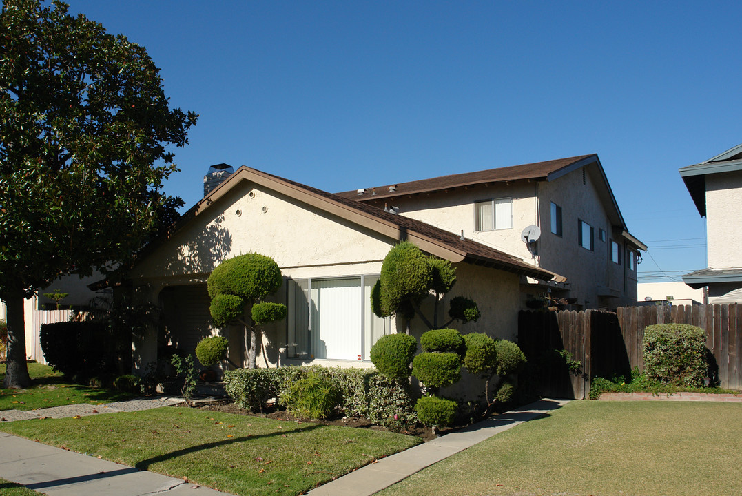 3901 Howard Ave in Los Alamitos, CA - Building Photo