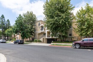5727 Camellia Ave in North Hollywood, CA - Building Photo