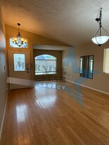 5803 Desert Peak Pl in Las Cruces, NM - Foto de edificio - Building Photo