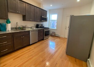 11 Strathmore Rd, Unit 3 in Brookline, MA - Building Photo - Building Photo