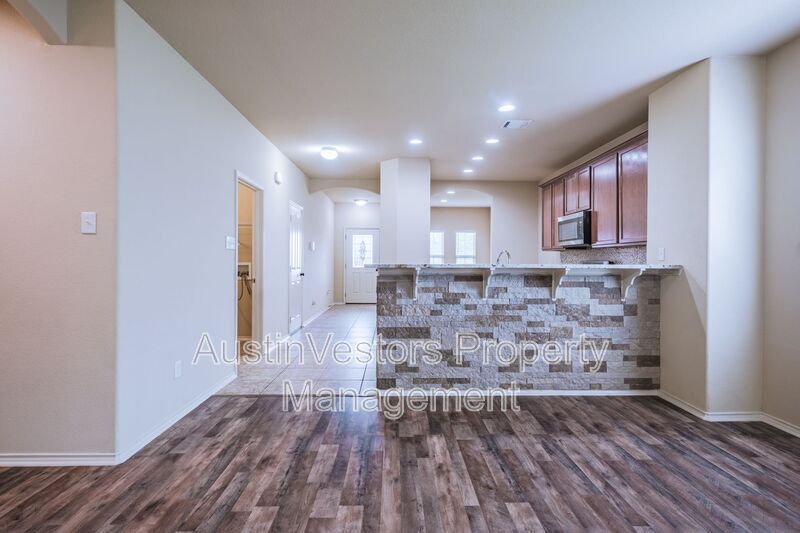 1010 Hondo Ln in Hutto, TX - Building Photo