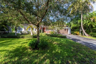 4200 Anderson Rd in Coral Gables, FL - Foto de edificio - Building Photo