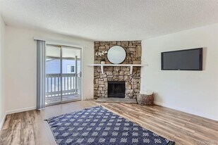 13261 E Asbury Dr in Aurora, CO - Building Photo