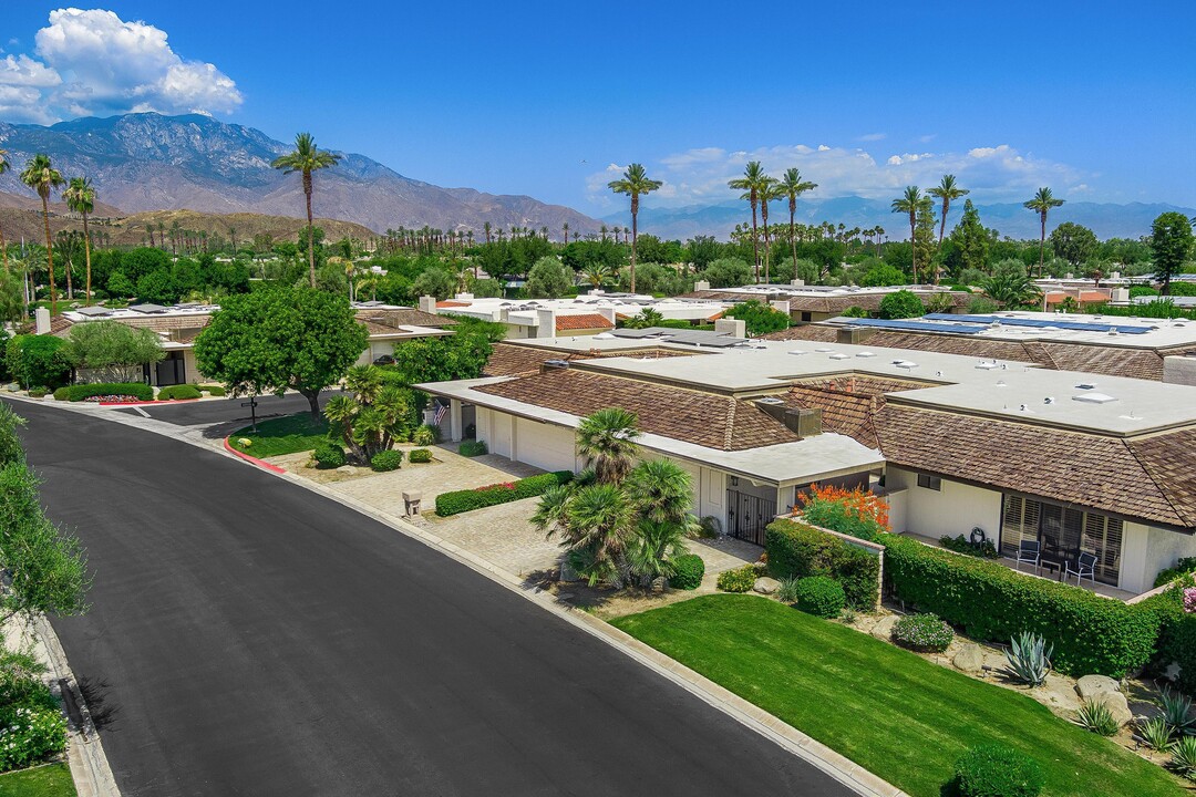 34 Duke Dr in Rancho Mirage, CA - Building Photo