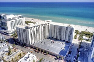 2899 Collins Ave in Miami Beach, FL - Building Photo