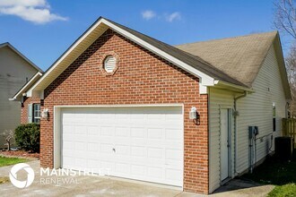 139 Clover Cove Dr in Shepherdsville, KY - Building Photo - Building Photo