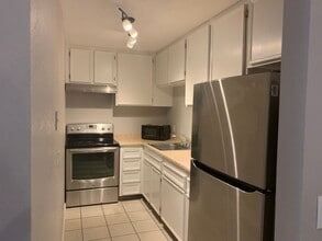 470 N Villa Ct in Palm Springs, CA - Building Photo - Building Photo