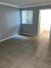 9907 Westwood Dr in Tamarac, FL - Foto de edificio - Building Photo