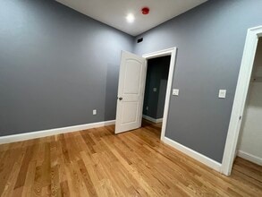 341 Cambridge St, Unit 2 in Cambridge, MA - Foto de edificio - Building Photo