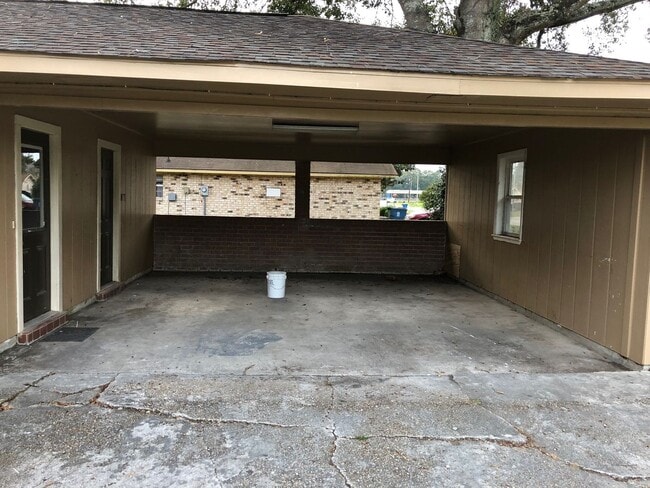 1022 Jason Dr in Denham Springs, LA - Building Photo - Building Photo