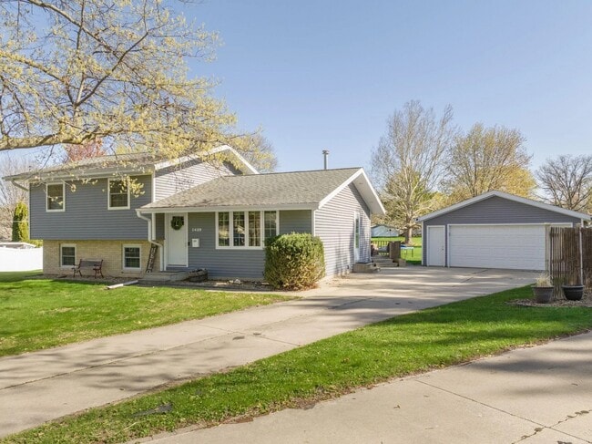 property at 1429 Columbus Dr