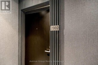 110 Broadway Ave in Toronto, ON - Building Photo - Building Photo