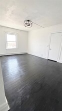128 Deer Park Ave in Babylon, NY - Foto de edificio - Building Photo