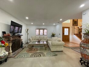 933 S Susan St in Santa Ana, CA - Building Photo - Building Photo
