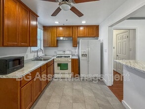 571 El Paseo Dr in Oakland, CA - Building Photo - Building Photo