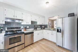 2903 Bridgehampton Ct in Falls Church, VA - Building Photo - Building Photo