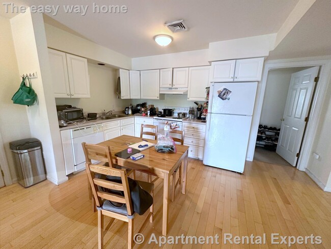 property at 3 Kent Ct