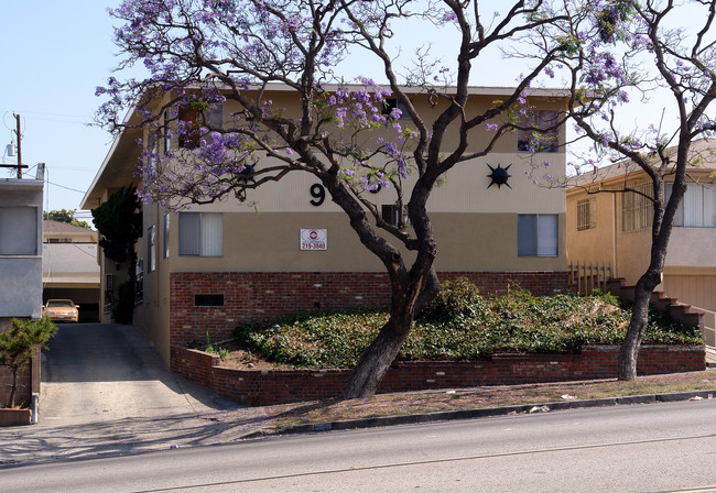 906 Centinela Ave in Inglewood, CA - Foto de edificio - Building Photo