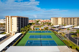 Harbour Royale in Indian Harbour Beach, FL - Foto de edificio - Building Photo