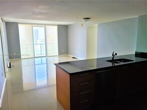 50 Biscayne Blvd, Unit 2201 in Miami, FL - Building Photo - Building Photo