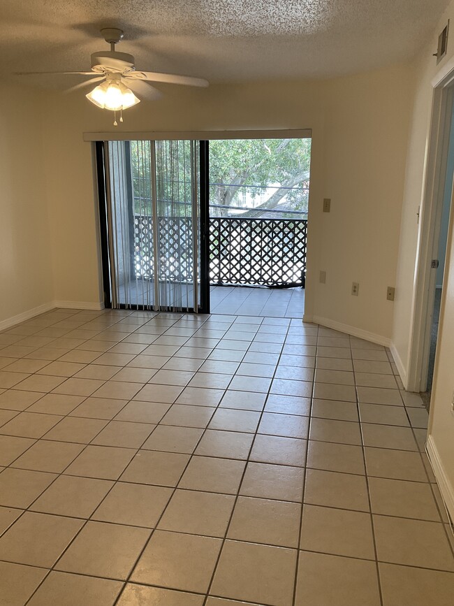 2309 W Texas Ave, Unit 202 in Tampa, FL - Building Photo - Building Photo