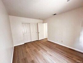 19 Sorbonne St in Westminster, CA - Building Photo