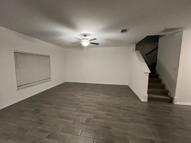 18413 Quiet Range Dr in Elgin, TX - Foto de edificio - Building Photo