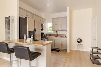 4218 Dalton Ave in Los Angeles, CA - Foto de edificio - Building Photo