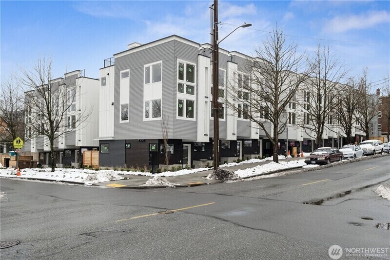 1326 E Spring St in Seattle, WA - Building Photo