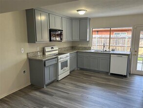 2617 Ashglen Dr in Garland, TX - Building Photo - Building Photo