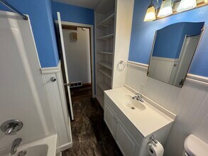 817 W 4th St in Sumner, IA - Building Photo - Building Photo