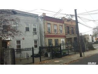 706 Hinsdale St in Brooklyn, NY - Foto de edificio - Building Photo