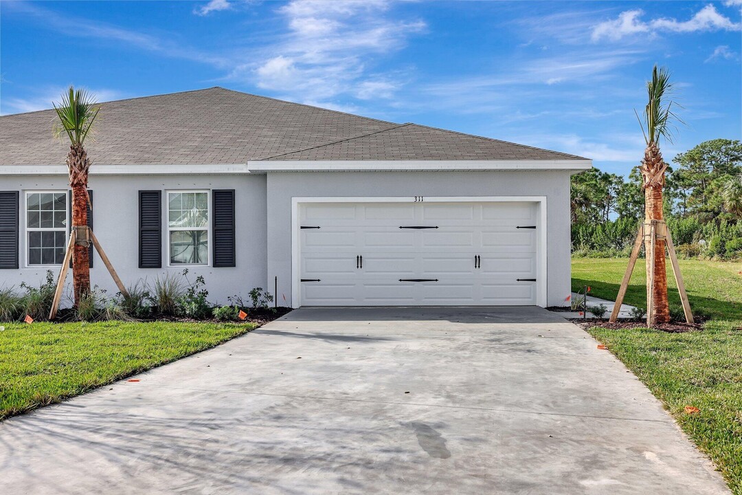 311 Raspberry Rd in Fort Pierce, FL - Building Photo