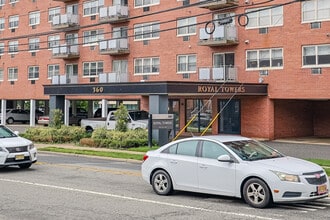 Royal Towers in Hackensack, NJ - Foto de edificio - Building Photo
