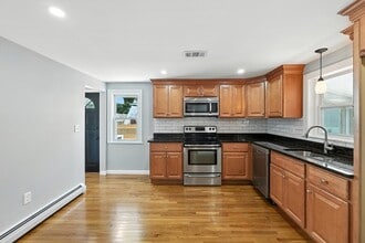 33 Park Rd in Lynn, MA - Building Photo - Building Photo