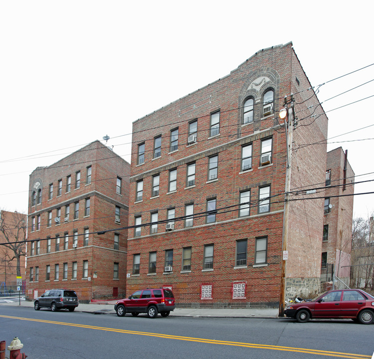 234-236 Hawthorne Ave in Yonkers, NY - Building Photo