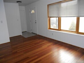 1440 W Elmwood Ave in Clawson, MI - Building Photo - Building Photo