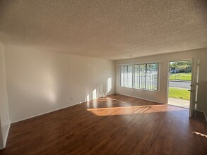 7418 Alma Vista Wy in Sacramento, CA - Foto de edificio - Building Photo